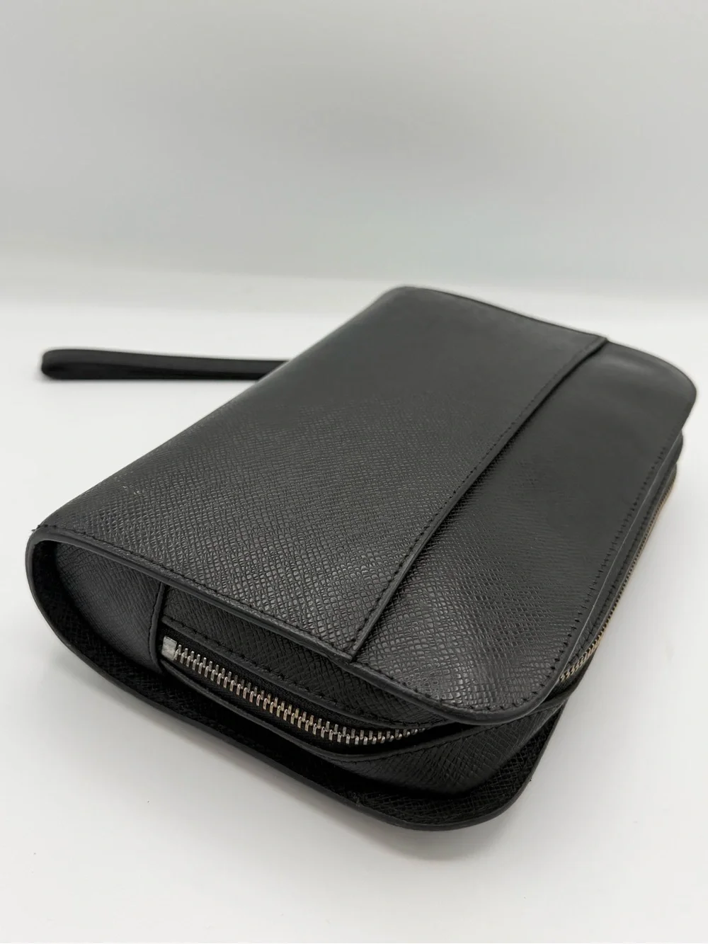 Louis Vuitton Taiga Leather Baikal Clutch Organizer Wristlet Black